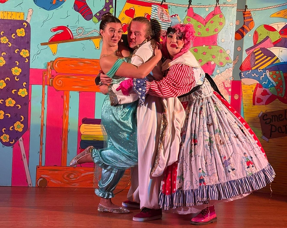 BFF Panto Bus Christmas tours | The British Forces Foundation